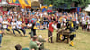 Eine der vielen Attraktionen bei „Luthers Hochzeit“, dem Stadtfest von Wittenberg: das Wagenradziehen