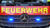 Die Feuerwehr kämpfte über Stunden gegen die Flammen in einer Lackiererei. (Archivbild)