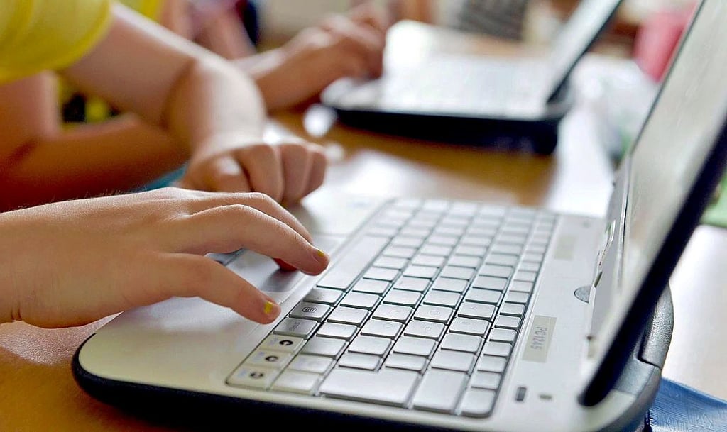 In den Schulen des Landkreises können Lehrer und Schüler jetzt vollständig digital arbeiten.