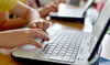 In den Schulen des Landkreises können Lehrer und Schüler jetzt vollständig digital arbeiten. 