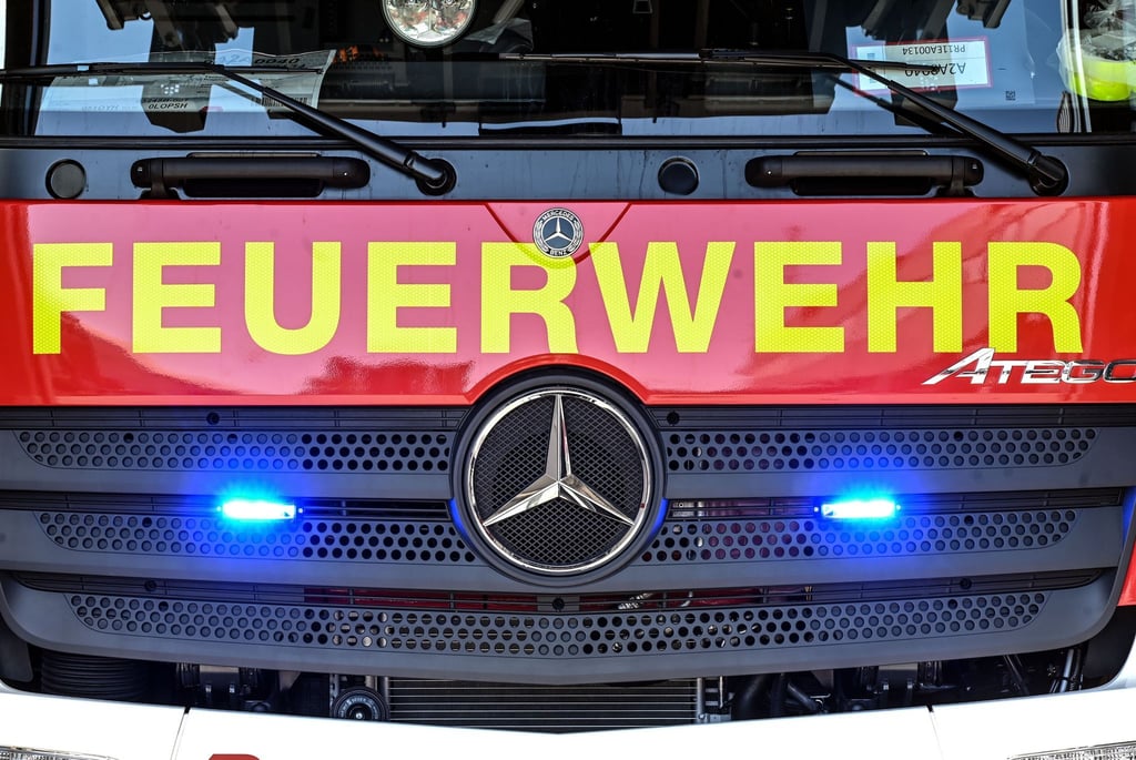 Die fünfköpfige Familie musste von der Feuerwehr über ihren Balkon gerettet werden (Symbolbild).