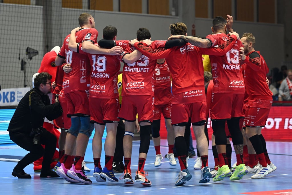 Die MT Melsungen hat das Topspiel in der Handball-Bundesliga bei der TSV Hannover-Burgdorf gewonnen.