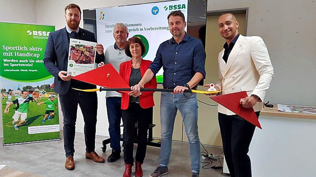 Beim Pressegespräch wurden auch einige der Spiel- und Sportutensilien vorgestellt.