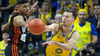 Alba-Kapitän Martin Hermannsson im Duell mit Ulms Alfonso Plummer