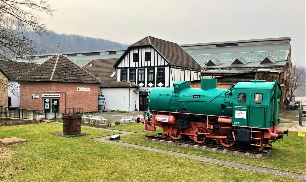 Das Hüttenmuseum in Thale ist dank seiner Dampfspeicherlokomotive auf dem Gelände nicht zu übersehen.