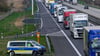 In der vergangenen Woche hat die Polizei in Sachsen-Anhalt Schwerpunktkontrollen bei Bussen und Lkws durchgeführt. (Archivbild)
