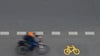 Mountainbiker kollidiert mit Moped (Symbolbild)
