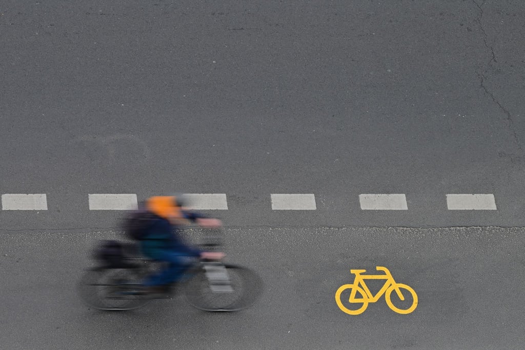 Mountainbiker kollidiert mit Moped (Symbolbild)