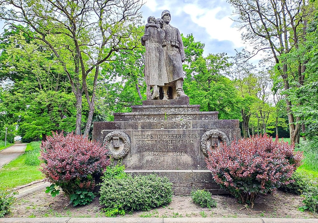 Das Denkmal im Oschersleber Knochenpark erinnert an die im Ersten Weltkrieg gefallenen Soldaten der Stadt Oschersleben.