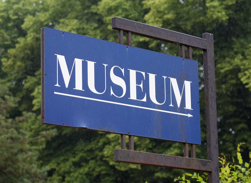 Im Keramikmuseum Velten können am Sonntag zum Museumstag die Gäste kleinere Tongefäße formen. (Archivbild)