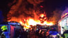 Ein Großbrand auf Recyclinghof in Hatten im Kreis Oldenburg hat einen Schaden in Millionenhöhe verursacht.