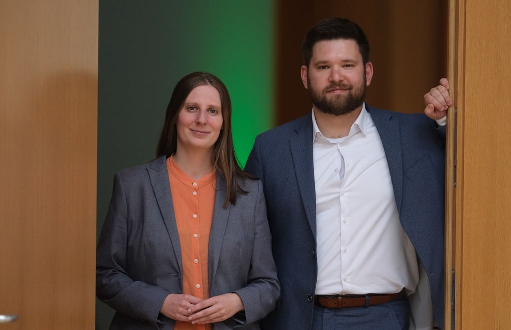 Die bisherige Landesvorsitzende der Grünen, Madeleine Linke (l) tritt bei der Vorstandswahl nicht erneut an. (Archivbild)