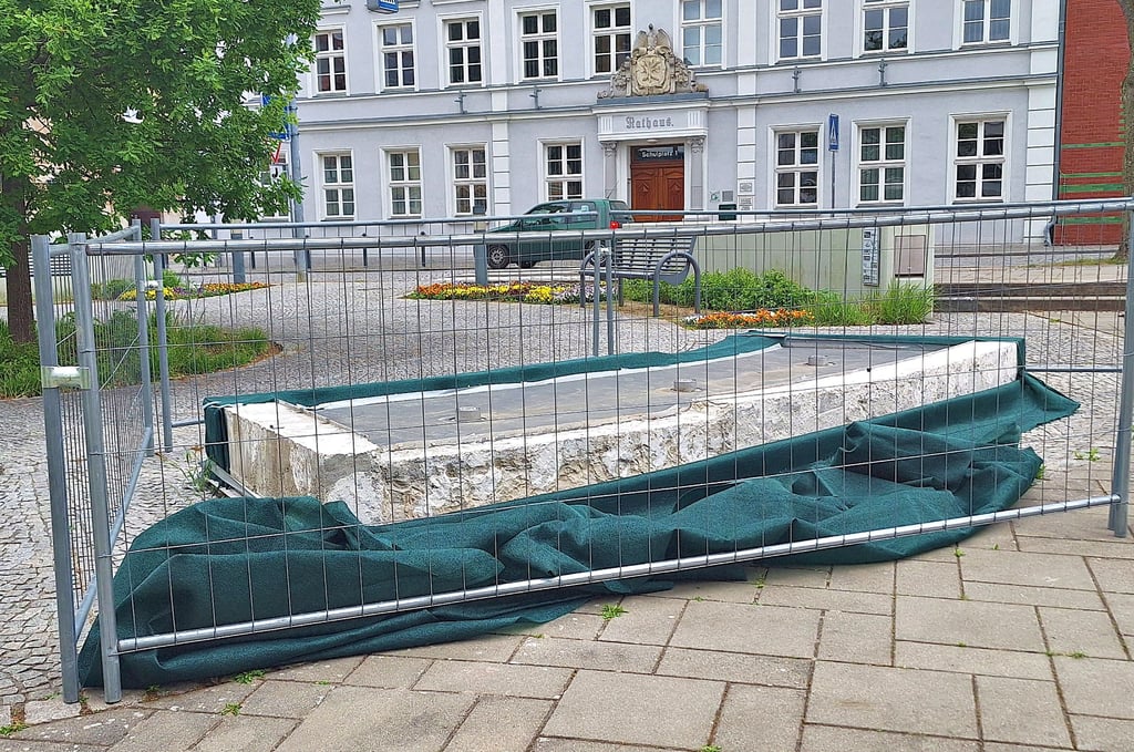 Seit zwei Jahren ist der Wassertisch vor dem Rathaus in Klötze außer Betrieb. In diesem Jahr ist die Instandsetzung vorgesehen.