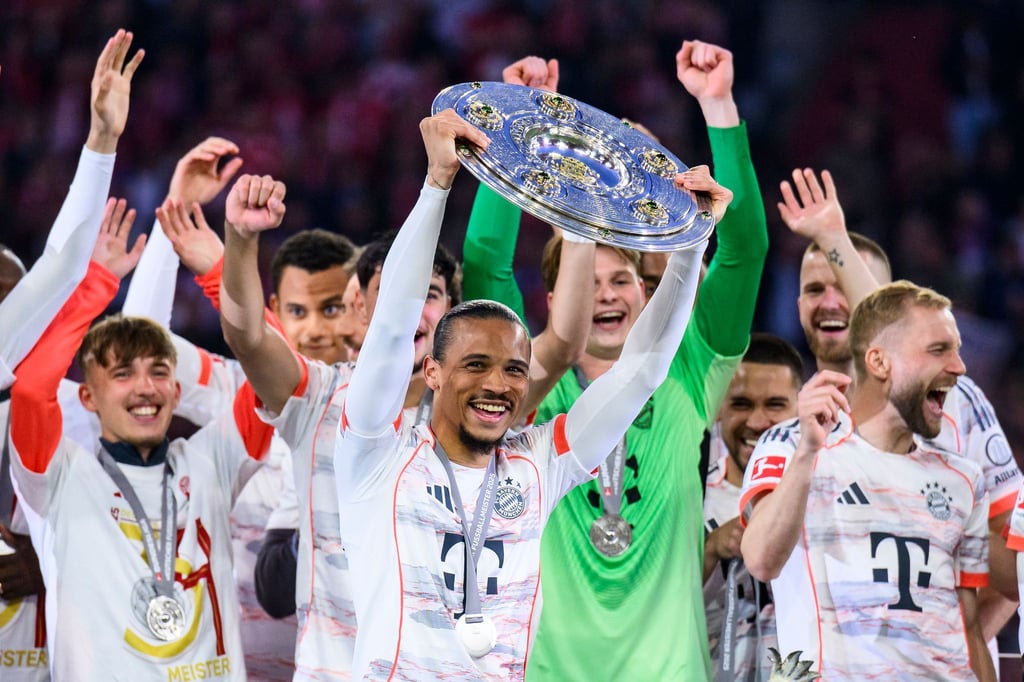 Die Zukunft von Nationalspieler Leroy Sané, hier mit der Meisterschale, ist weiter offen.