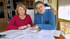 Uwe und Heidemarie Lehmann aus Raßnitz mit den Unterlagen ihres Kampfes um eine gerechtere Grundsteuer. 