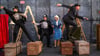 Spannung trifft auf Humor in "Die 39 Stufen" nach dem Alfred Hitchcock-Film am Theater der Altmark. Zwei Polizisten (von links: Katrin Steinke und Hannes Liebmann) jagen Richard Hannay (Paul Worms) und Pamela (Josephine Behrens).