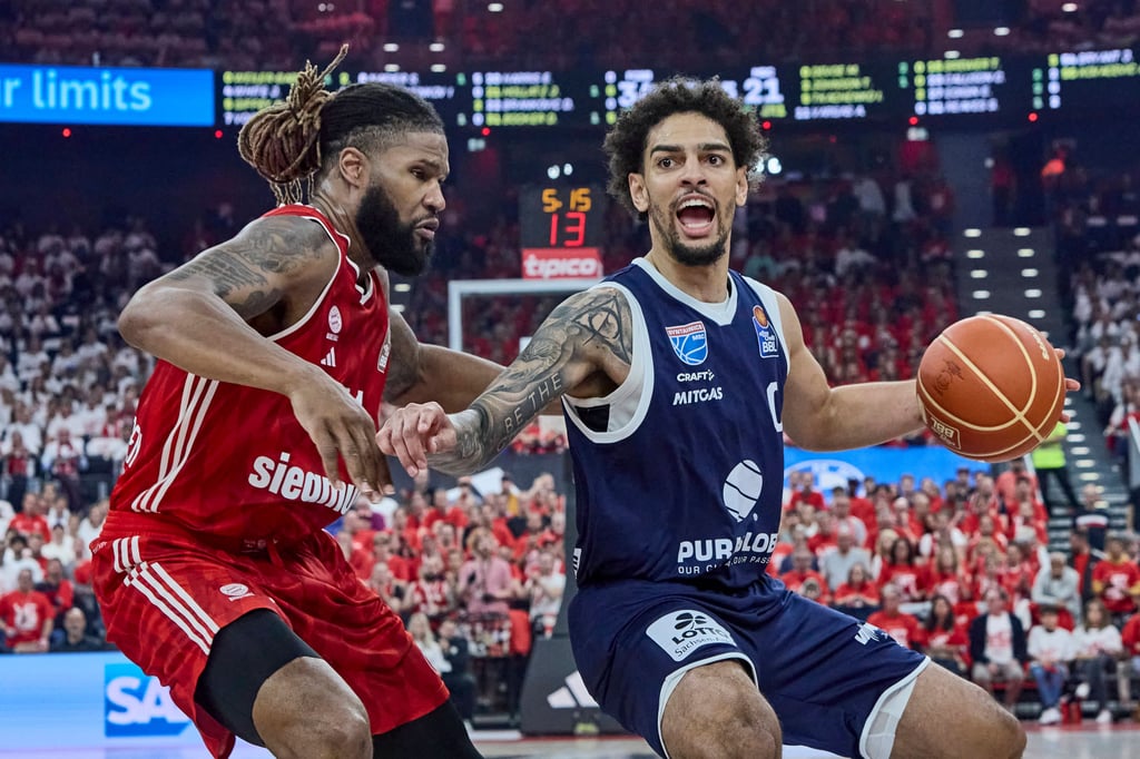 Michael Devoe (r.) machte 17 Punkte für den Syntainics MBC.