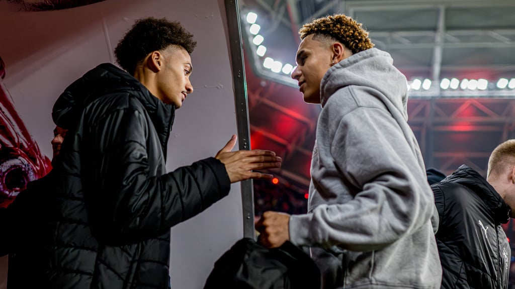 Tidiam Gomis (l.) und Antonio Nusa durften gegen Stuttgart starten.