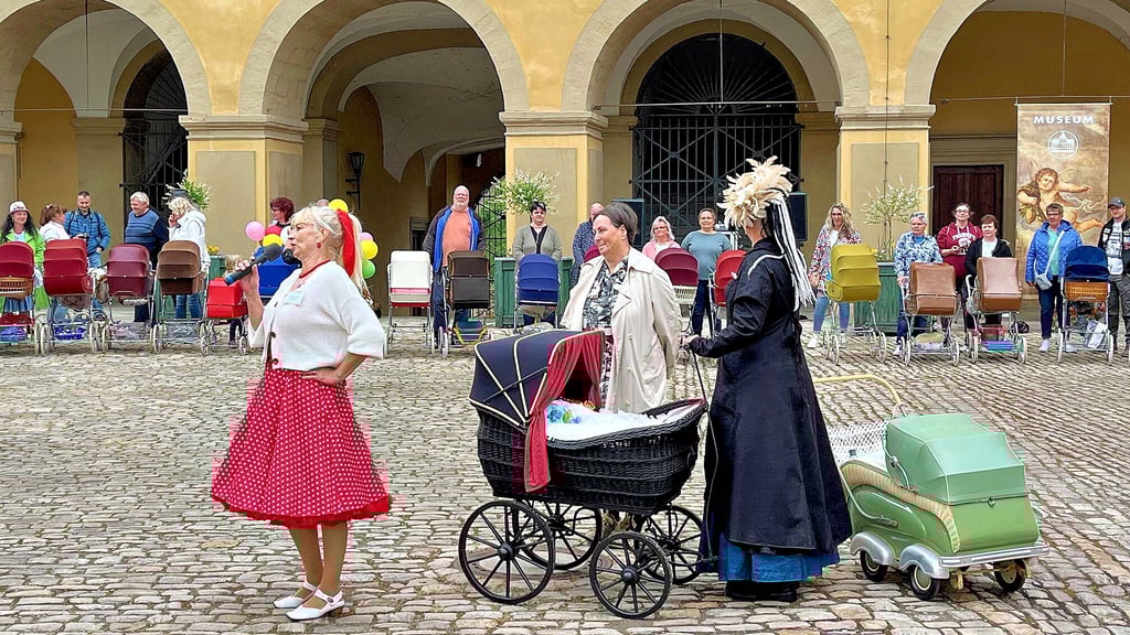 Conny Köcher, Kristin Otto und Jacqueline Bechler (v. li.) führten durch das Zekiwa-Fanclub-Treffen.