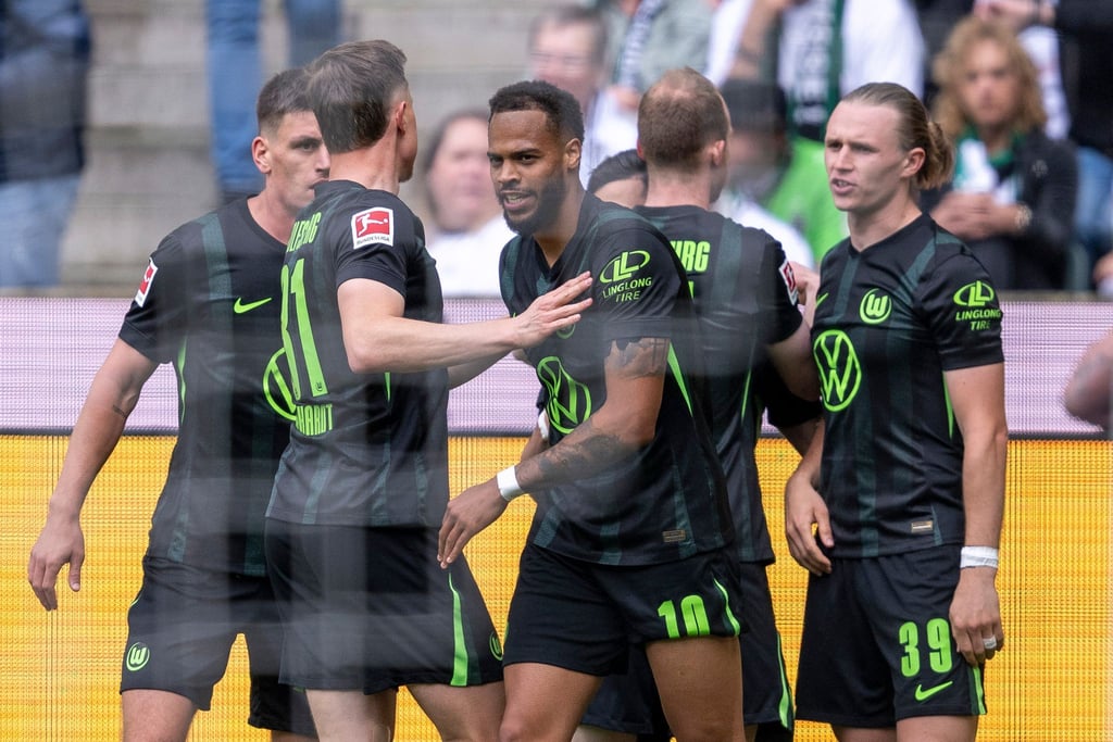 Wolfsburger Jubel beim 1:0 in Mönchengladbach.