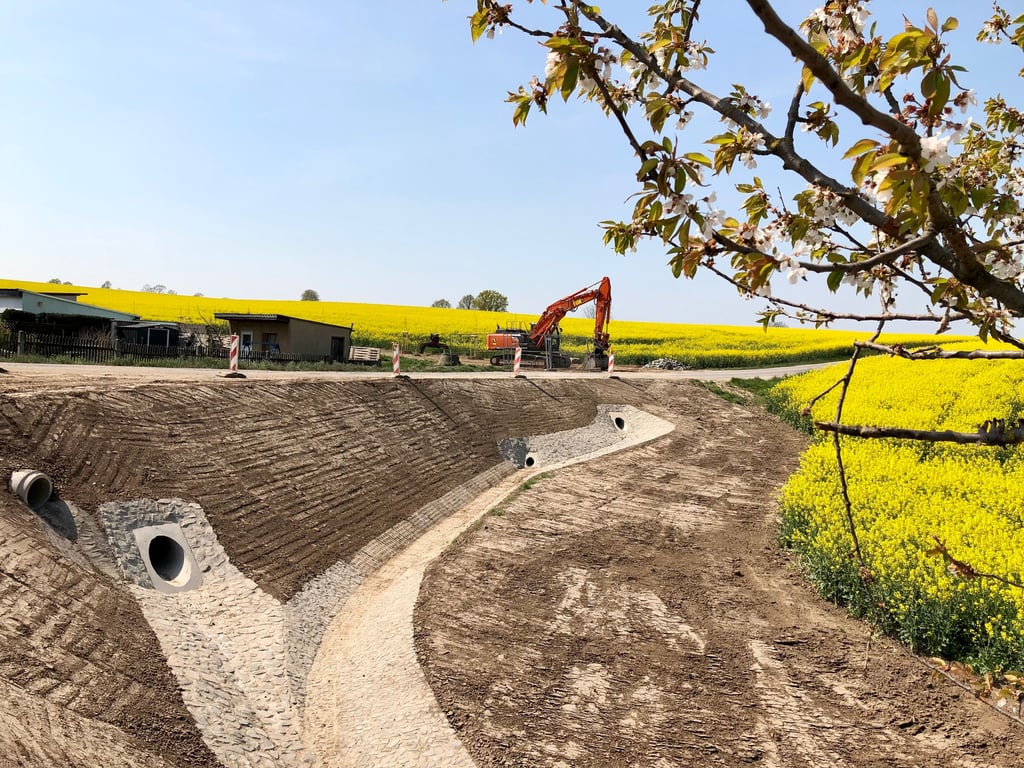 Als die Bahnhofstraße in Osterfeld vor zwei Jahren gebaut wurde, wurden auch Bauwerke zur Ableitung von Regenwasser installiert.