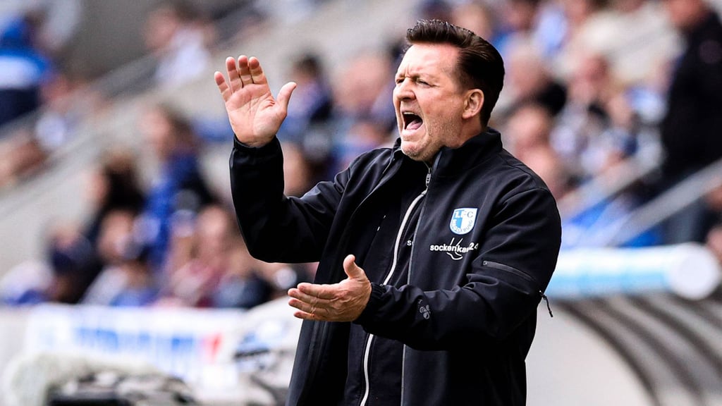 Christian Titz, Cheftrainer vom 1. FC Magdeburg, beim Spiel gegen Fortuna Düsseldorf.