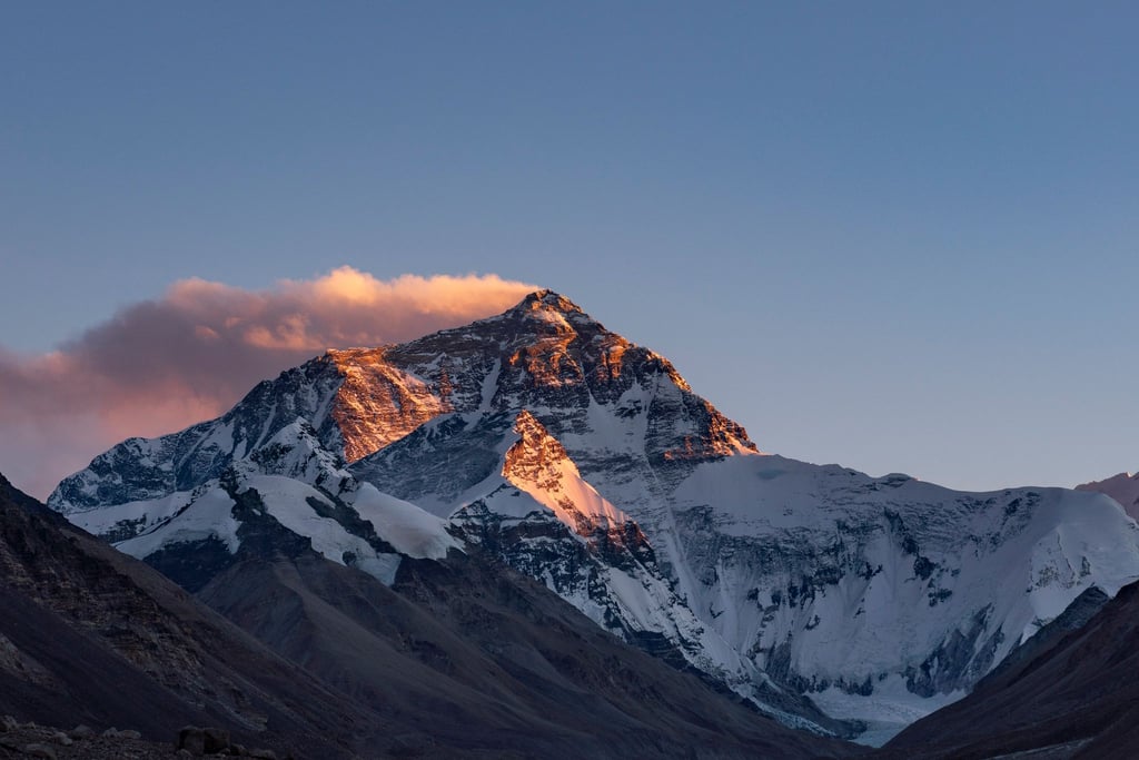 Der Mount Everest befindet sich an der Grenze von Nepal und China. (Archivbild)