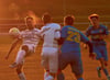 Sangerhausen (weiß) schaffte im direkten Duell gegen den Haldensleber SC mit einem 3:0-Sieg den benötigten Befreiungsschlag.