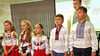 Der Kinderchor singt ukrainische Lieder – natürlich tragen auch die Jüngsten die bestickten Hemden und Blusen. 