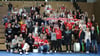 Fans und Mannschaft des HV Rot-Weiss Staßfurt war die Erleichterung anzusehen, als der Klassenerhalt trotz Niederlage perfekt war.