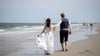 Inzwischen haben sich schon 400 Paare am Strand der Nordsee-Insel Juist trauen lassen. (Archivbild)