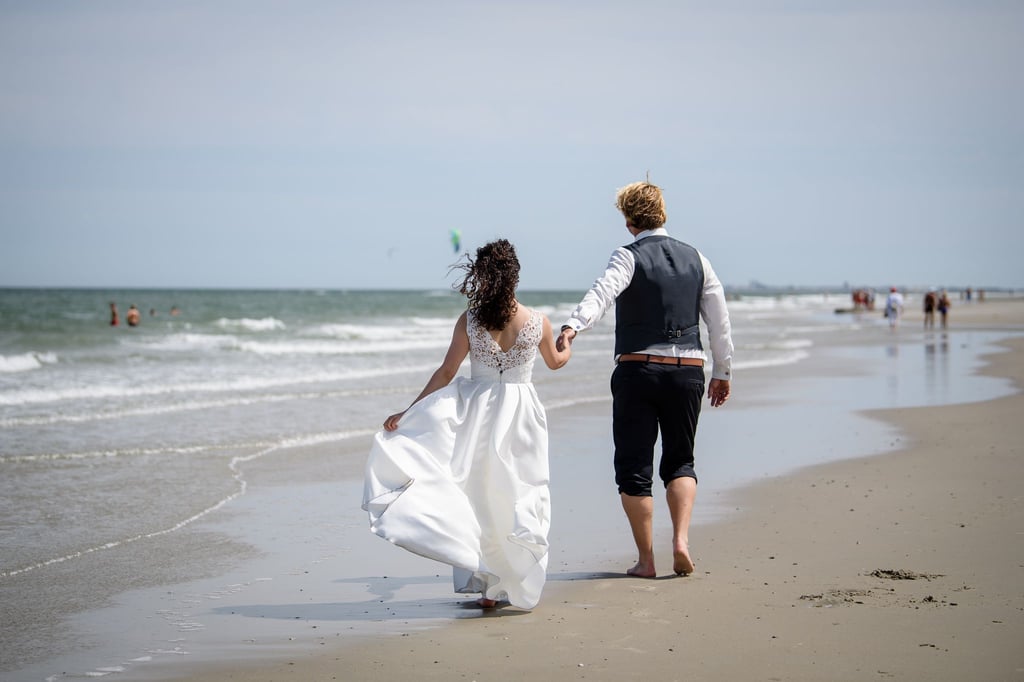 Inzwischen haben sich schon 400 Paare am Strand der Nordsee-Insel Juist trauen lassen. (Archivbild)