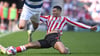 Jobe Bellingham geht gegen die Queens Park Rangers robust zur Sache.