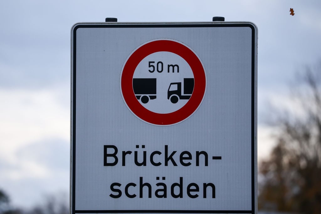 Der Fahrzeugverkehr muss die Brücke in Mittelherwigsdorf nun dauerhaft meiden. (Symbolbild)