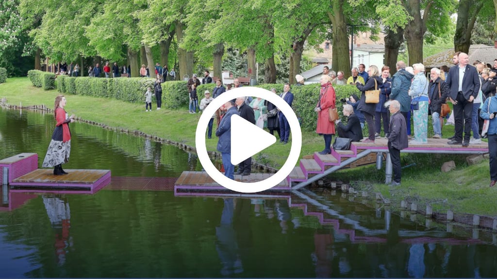 Ein außergewöhnliches Musikerlebnis bot bei der Eröffnung des Kunstparcours Opernsängerin Vanessa Waldhart.
