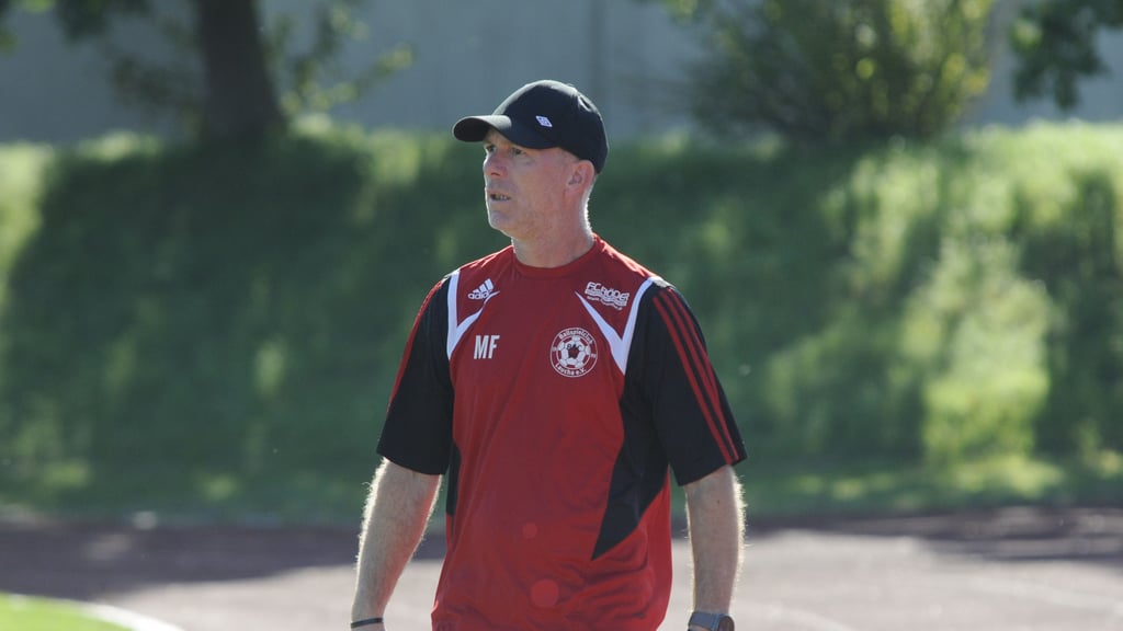 Lauchas Trainer Maik Fahnert (hier in einem früheren Spiel) jubelte ausgelassen über das 2:0 seiner Mannschaft - nun ist er ein Spiel gesperrt.