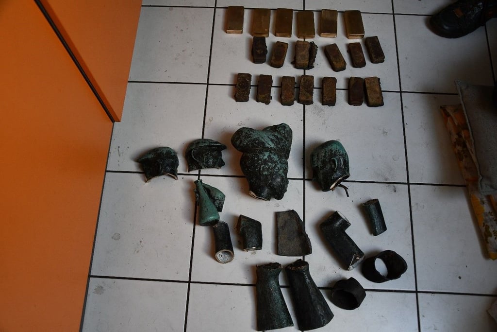 Die Mitte März aus dem Plastikpark Leuna entwendeten Bronzeskulpturen wurden von Leipzigern zerstört und zum Teil in handliche Bronzebarren verarbeitet.
