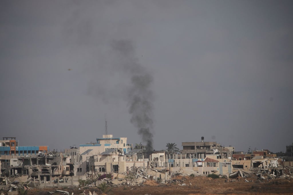 Seit Tagen fliegt die israelische Luftwaffe massive Angriffe auf Ziele im Gazastreifen. Nun sollen Bewohner von Chan Junis die Stadt verlassen.