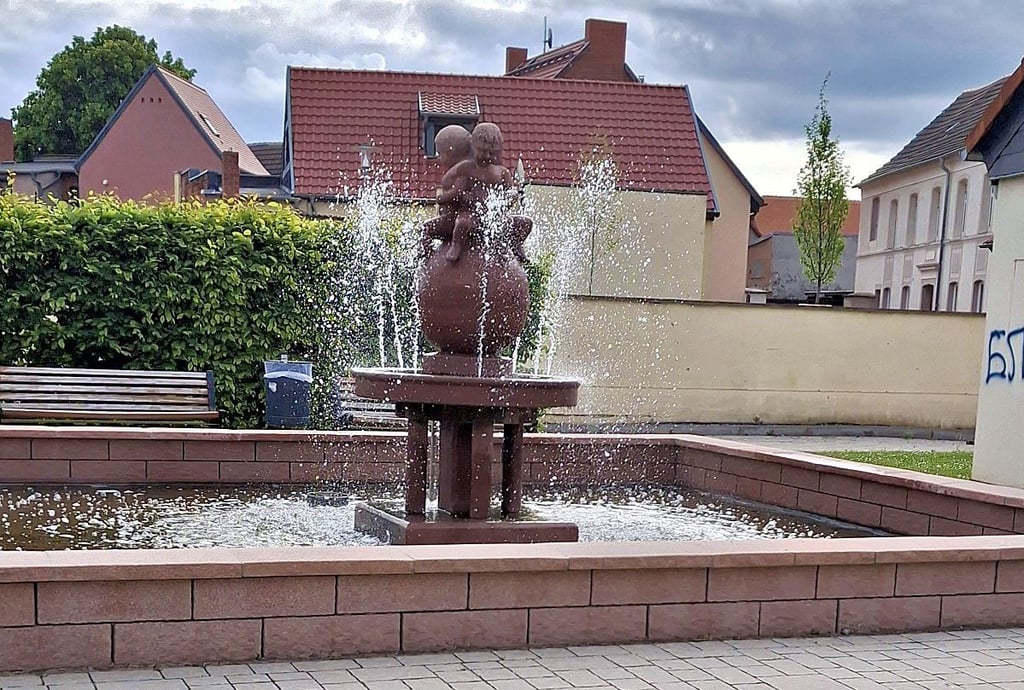 Das Wasser sprudelt wieder im Brunnen in Könnern.