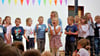 Die „Hasseler Feldmäuse“ haben sich und ihre Besucher beim Sommerfest mit einem Programm aus Musik, Tanz und Rätseln unterhalten.