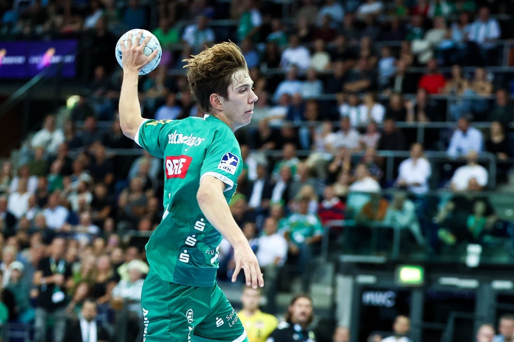 Staffan Peter und die Bundesliga-Handballer des SC DHfK Leipzig blieben im Heimspiel gegen den HSV Hamburg chancenlos.