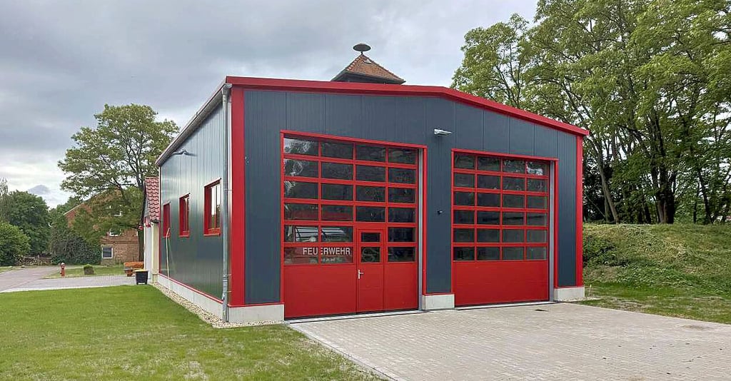 Blick auf den neuen Anbau am Feuerwehr-Gerätehaus in Langenapel.