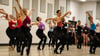 Beim Vortanzen müssen sich die Frauen in kürzester Zeit dehnen und aufwärmen und dann eine kurze Choreographie einstudieren.