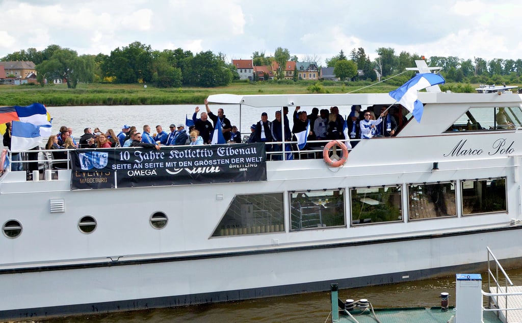 Mit dem Schiff ging es zum letzten Heimspiel des FCM von Schönebeck nach Magdeburg.