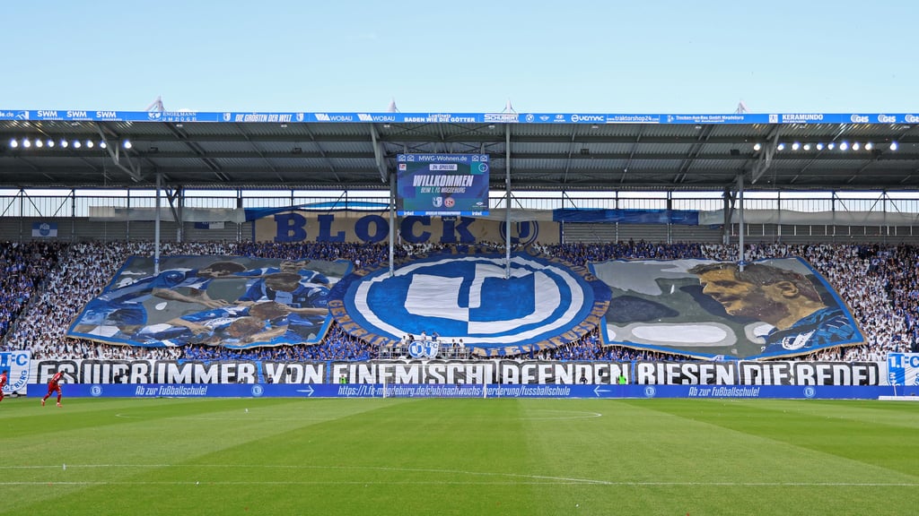 Zum letzten Heimspiel hatten die Ultras erneut eine aufwendige und eindrucksvolle Choreografie vorbereitet.