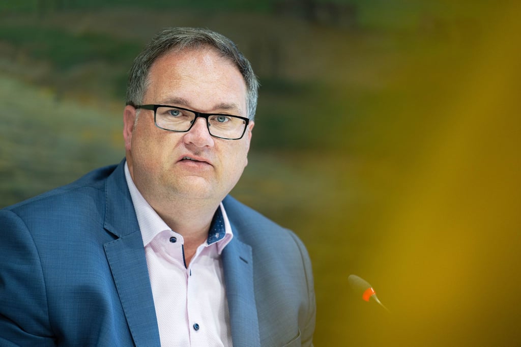 Muss mit weniger Steuereinnahmen rechnen: Finanzsenator Björn Fecker. (Archivfoto)