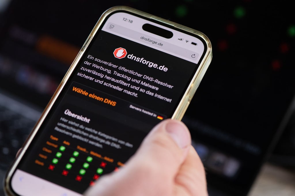 Alternative DNS-Server-Betreiber wie „Dnsforge.de“ erkennen unter anderem die IP-Adressen von Tracking-Dienstleistern und blockieren alle Anfragen dorthin.