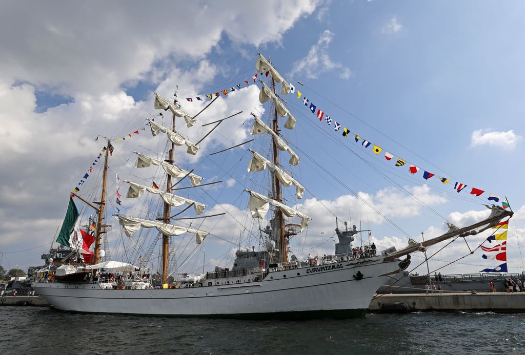 Die „Cuauhtémoc“ war regelmäßig in Deutschland zu Gast, so auch 2019 bei der Hanse Sail in Rostock. (Archivbild)
