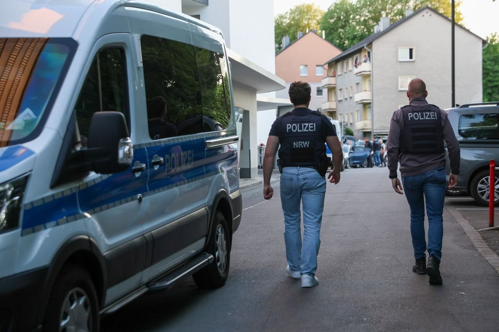 Nach dem Angriff eines Mannes auf mindestens fünf Menschen in Bielefeld gibt es einen SEK-Einsatz im Zusammenhang mit der Tat