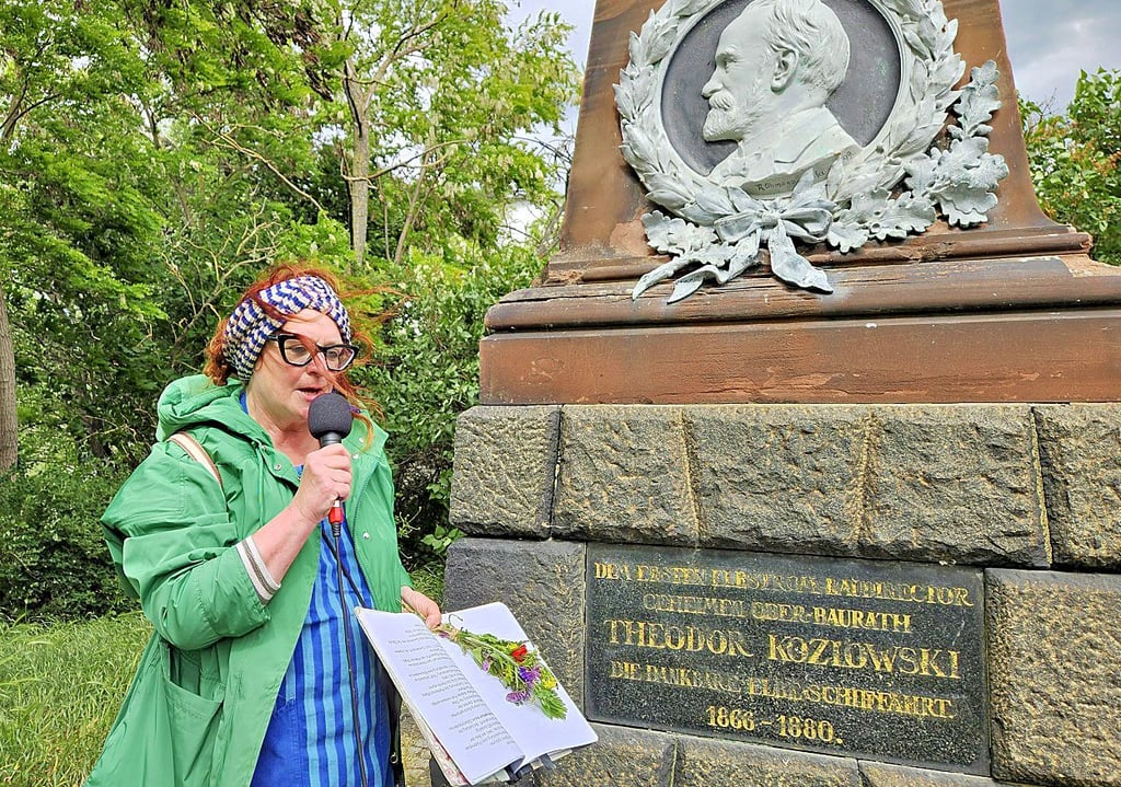 Nadja Gröschner macht unter anderem an diesem Denkmal Station.